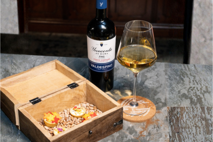 Fino en Rama Inocente (Bodegas Valdespino) + smoked salmon, requeijão, smoked cheese & goiabada