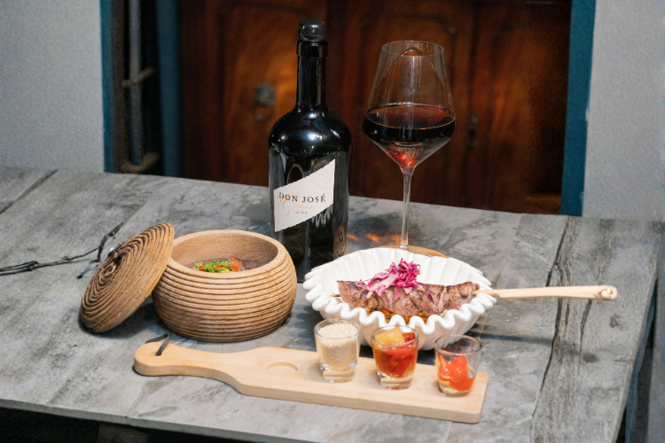 Oloroso Don Jose (Bodegas Sanchez Romate) + feijoada, pork, rice, okra & salada de repolho