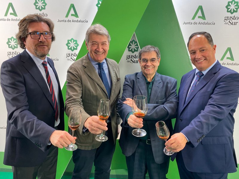 Antonio Izquierdo, secretario general DO Condado de Huelva, César Saldaña Presidente del Consejo Regulador de Vinos de Jerez y Manzanilla-Sanlúcar de Barrameda, Juancho Asenjo, divulgador del vino y asesor técnico de Vinoble y Enrique Garrido Director Gerente del Consejo Regulador de Montilla Moriles.