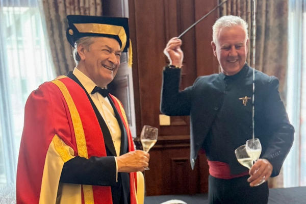 cesar saldaña Caballero de la Gran Orden de los Caballeros del Vino en el Reino Unido