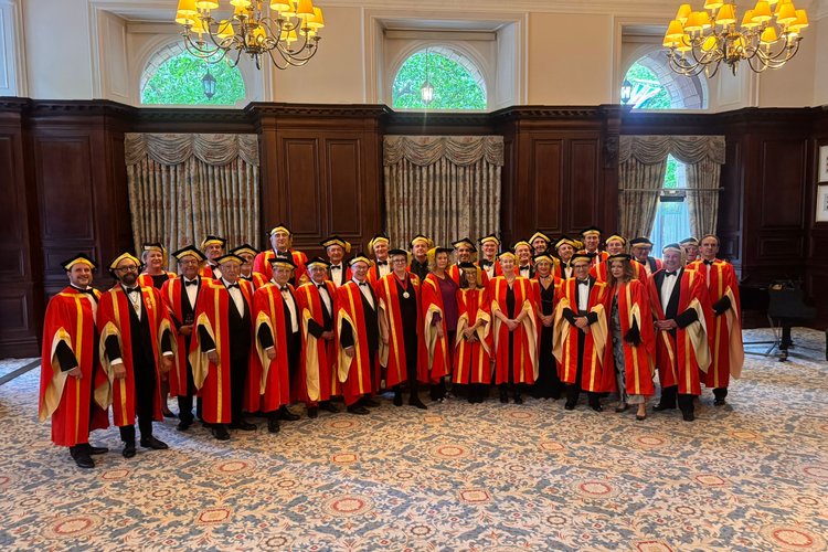 Caballero de la Gran Orden de los Caballeros del Vino en el Reino Unido