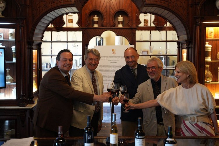 Regiones de cinco países europeos elaboradoras de vinos fortificados históricos firman en Jerez una declaración conjunta,  con el fin de defender su singularidad y reforzar la colaboración entre territorios.