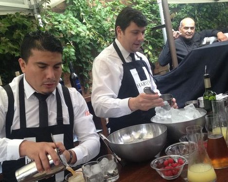 bartenders-harveys-bodegas-fundador-nueva_1132397021_68096444_667x375.jpg
