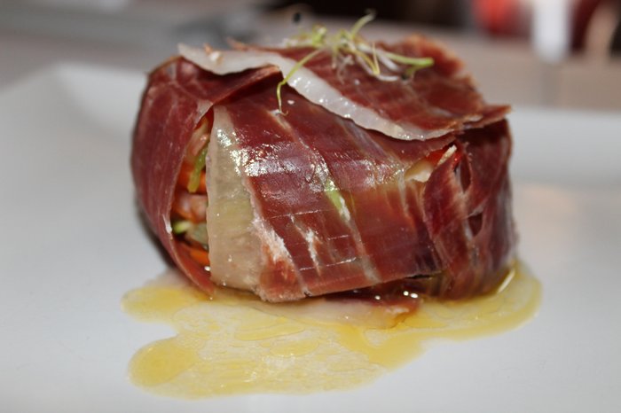 Timbal de jamón ibérico y verduritas de temporada