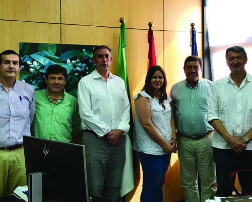 Los miembros de la Junta Directiva de la CADO presentes en la reunión, junto al Secretario General de la Consejería, Don Vicente Pérez.