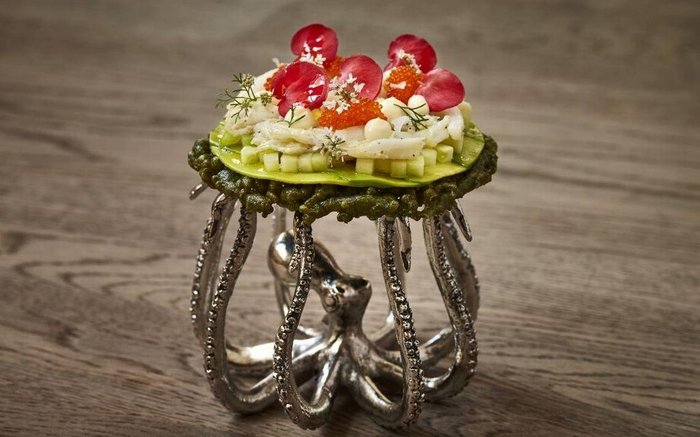  California "Funnel Cake": seaweed funnel cake, avocado, blue crab, tobiko, mayo, cucumber