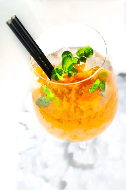 rebujito_de_manzanilla_pasada_mango_y_albahaca.jpg