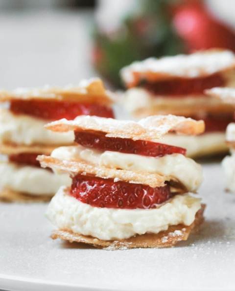 strawberry_macaroon_dessert_px.jpg