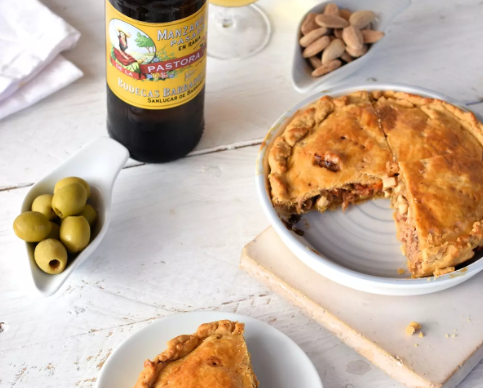 tuna_empanada_with_manzanilla_pasada_pastora.png