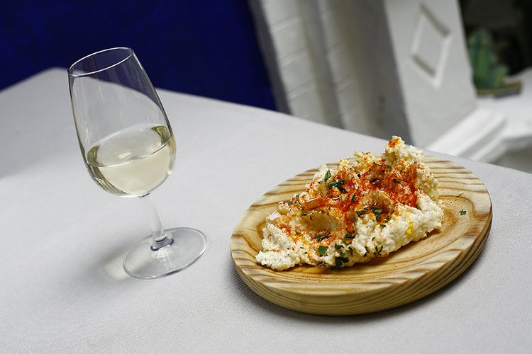 vinos-jerez-sherry-tapas-ensaladilla-pulpo-manzanilla.jpg