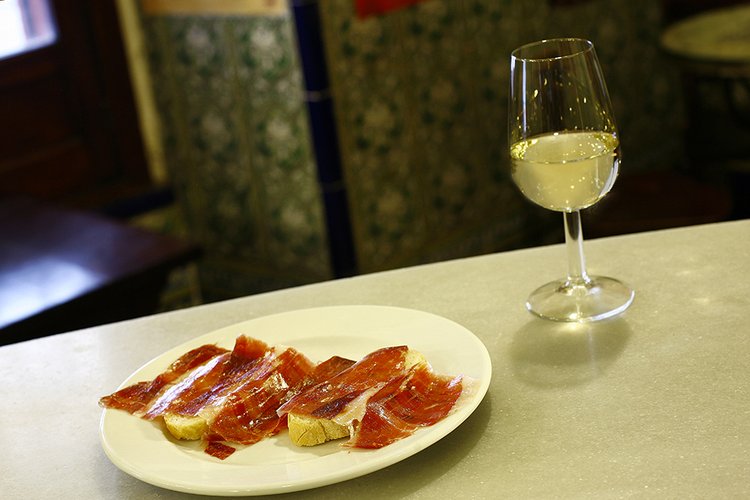 vinos-jerez-sherry-tapas-jamon-fino.jpg